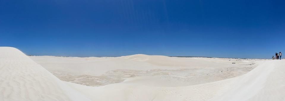 Australien - Lancelin - Den heutigen Tag haben wir genutzt um die Umgebung unserer Unterkunft zu erkunden. Erstes Ziel war Lancelin mit seinen Sanddünen. Auf dem Weg dorthin wurden wir aber erst noch von der Polizei angehalten, weil wir zu schnell gefahren sind. Die waren aber sehr nett und wir durften weiter fahren.