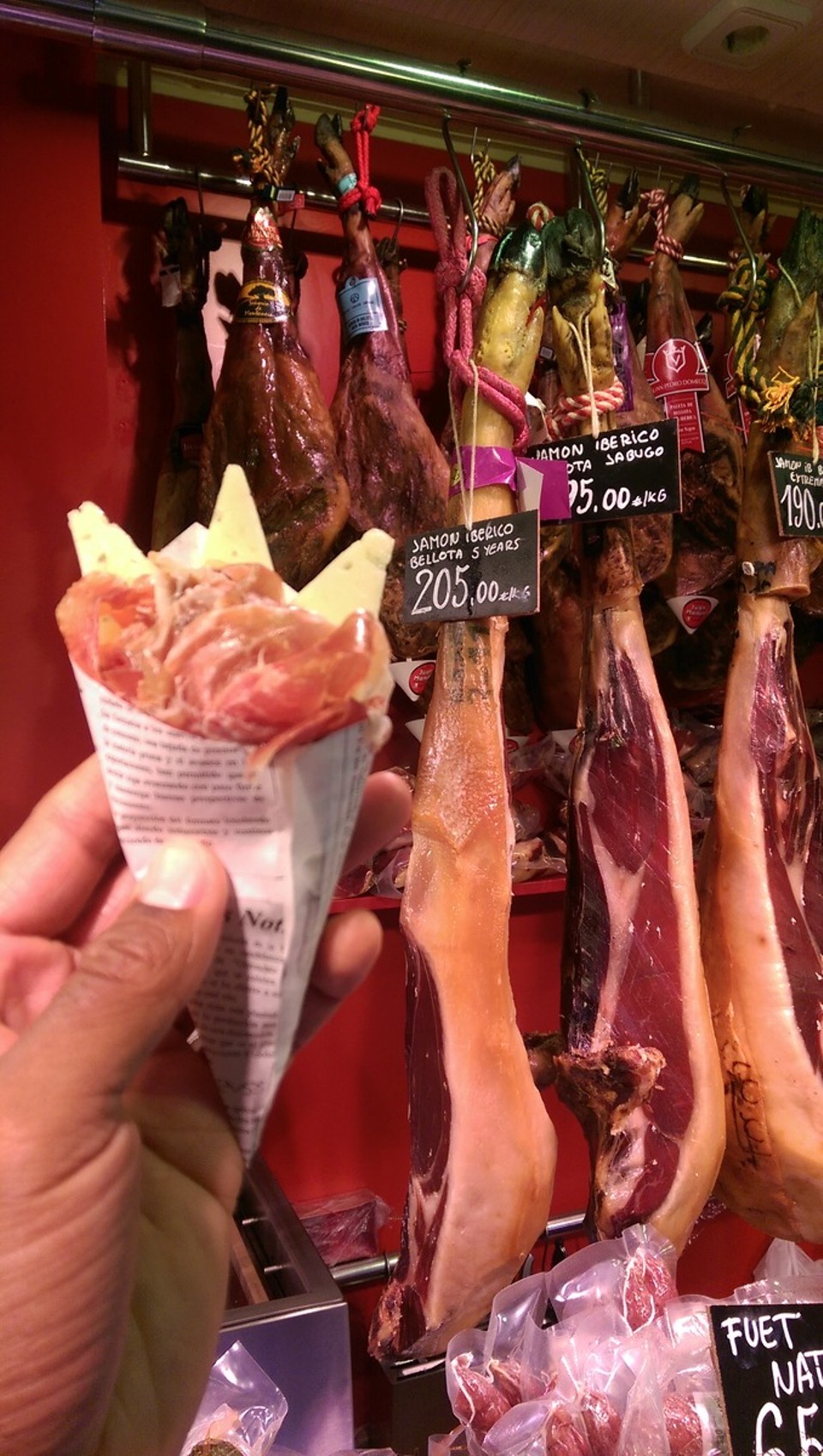 Spanien - Barcelona - Ein Stück Bein in handlicher Form.