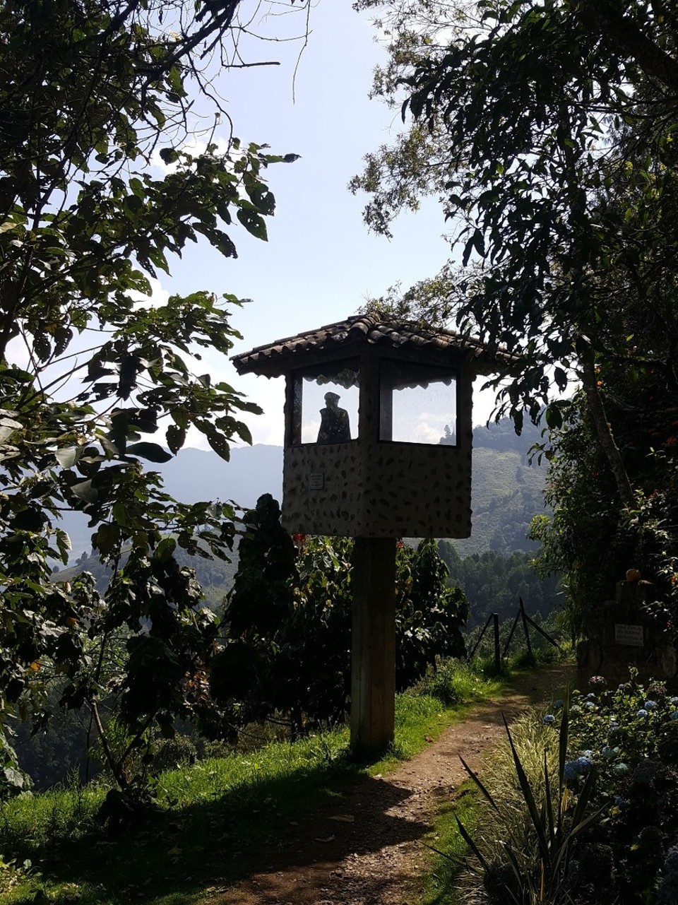 Kolumbien - Medellín - In diesem Aussichtsturm am Randes des "Gefängnis" hielt man Ausschau nach evtl. kommenden Polizisten - unglaublich aber wahr. 