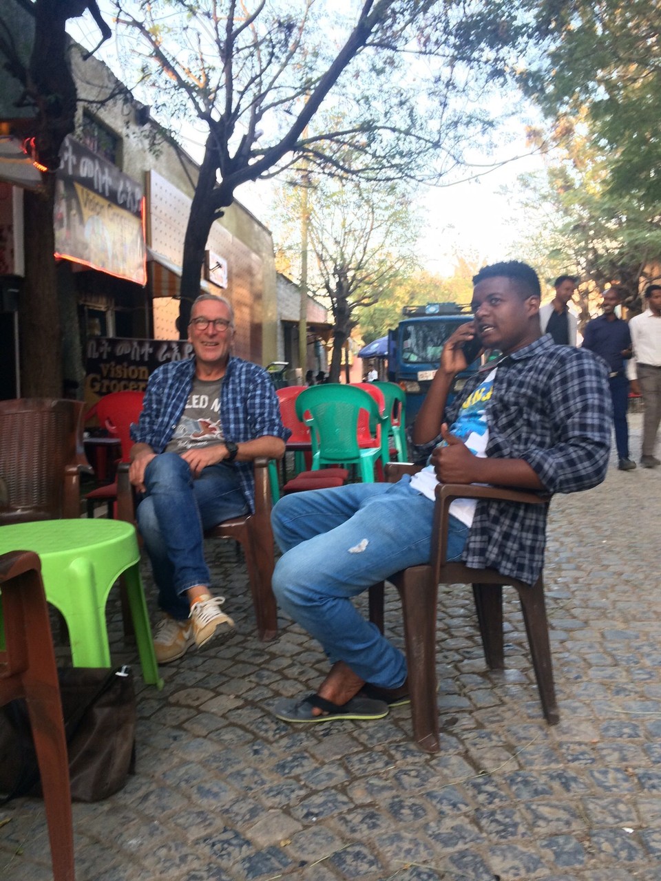 Äthiopien - Mekele - Und endlich mal ein kaltes Bier. Im Sozialismus in der 80ern gab es tschechische Entwicklungshilfe im Bierbrauen - und das Bier hier schmeckt tipptopp.