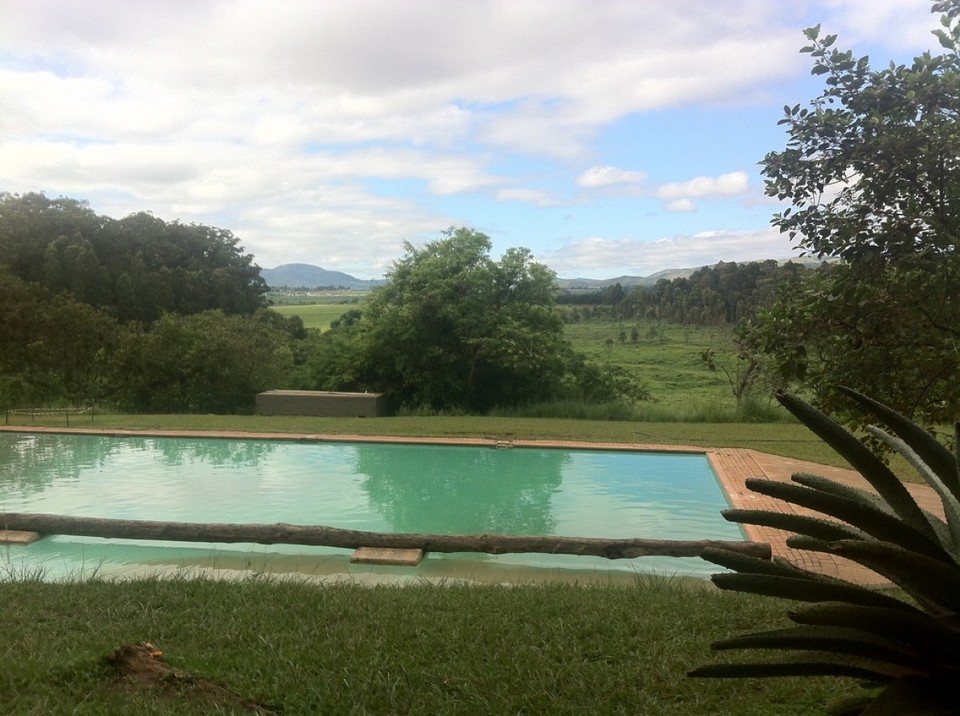 Swasiland - Lobamba - Pool im Camp,..., mit Panoramablick.