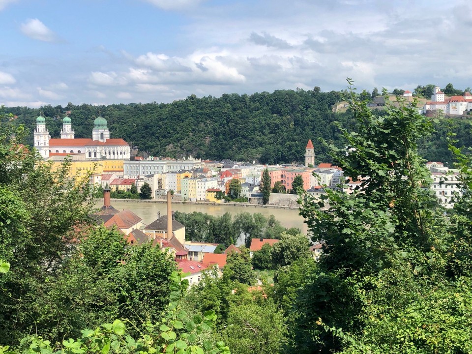 Deutschland - Ruderting - Mariahilf Ausblick auf Passau