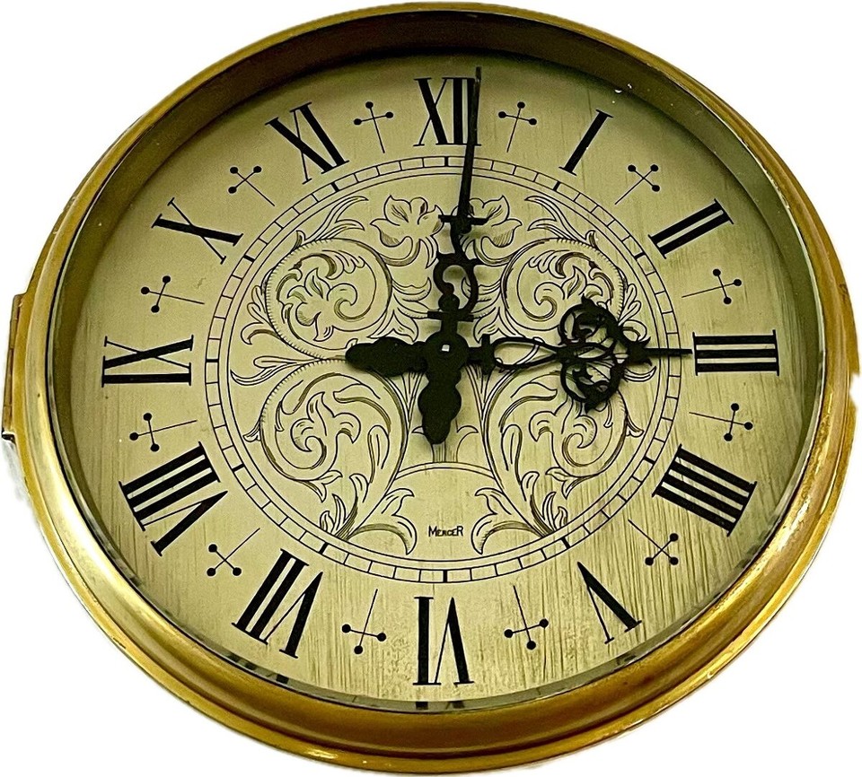 Royaume-Uni - Edinburgh - Toutes les montres et horloges indiquent 15h01, heure à laquelle la reine Élisabeth a quitté le navire royal… pour toujours! 