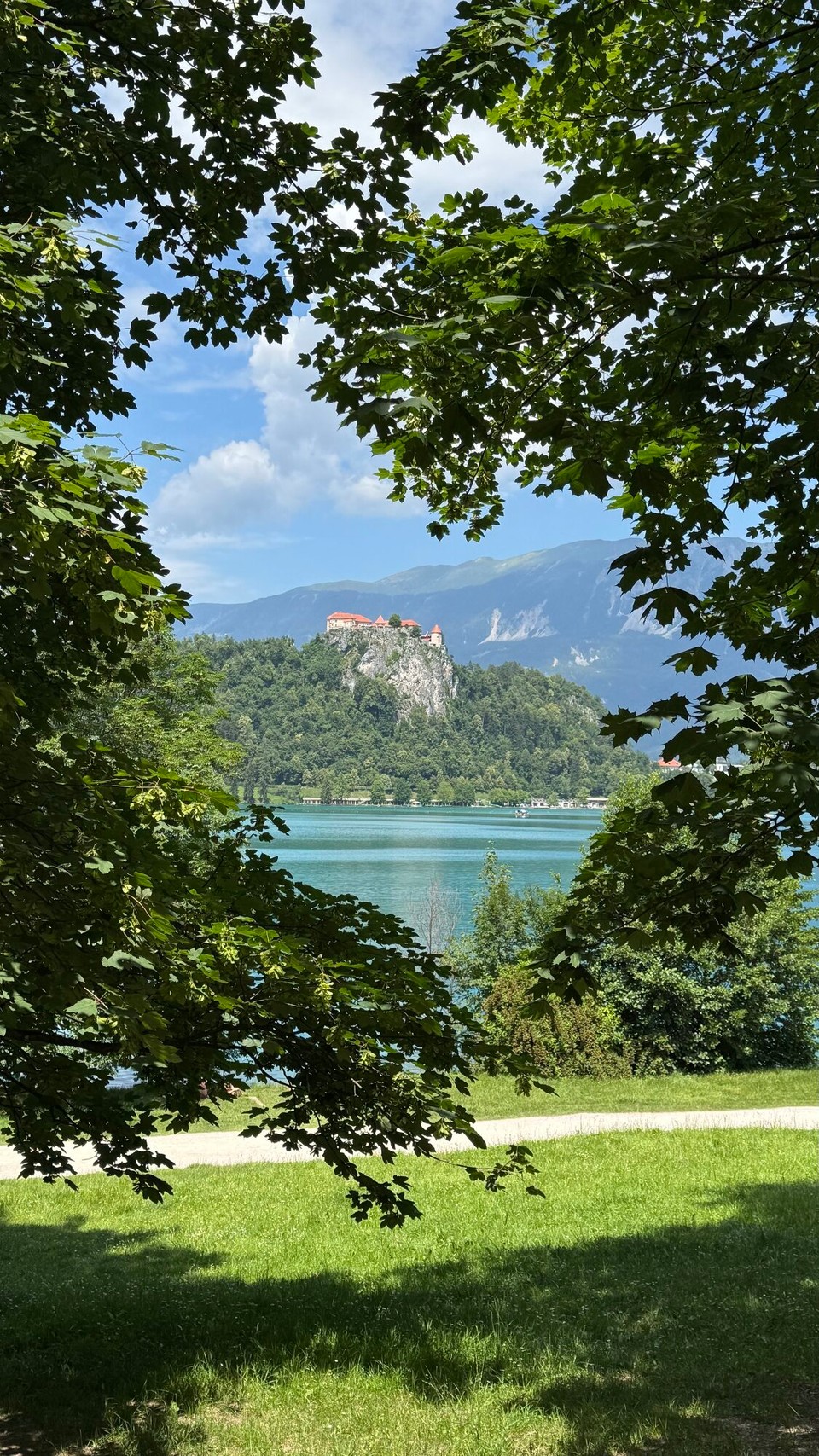 Slowenien - Portorož - Die Bleder Burg thront auf einen Berg über der Stadt.