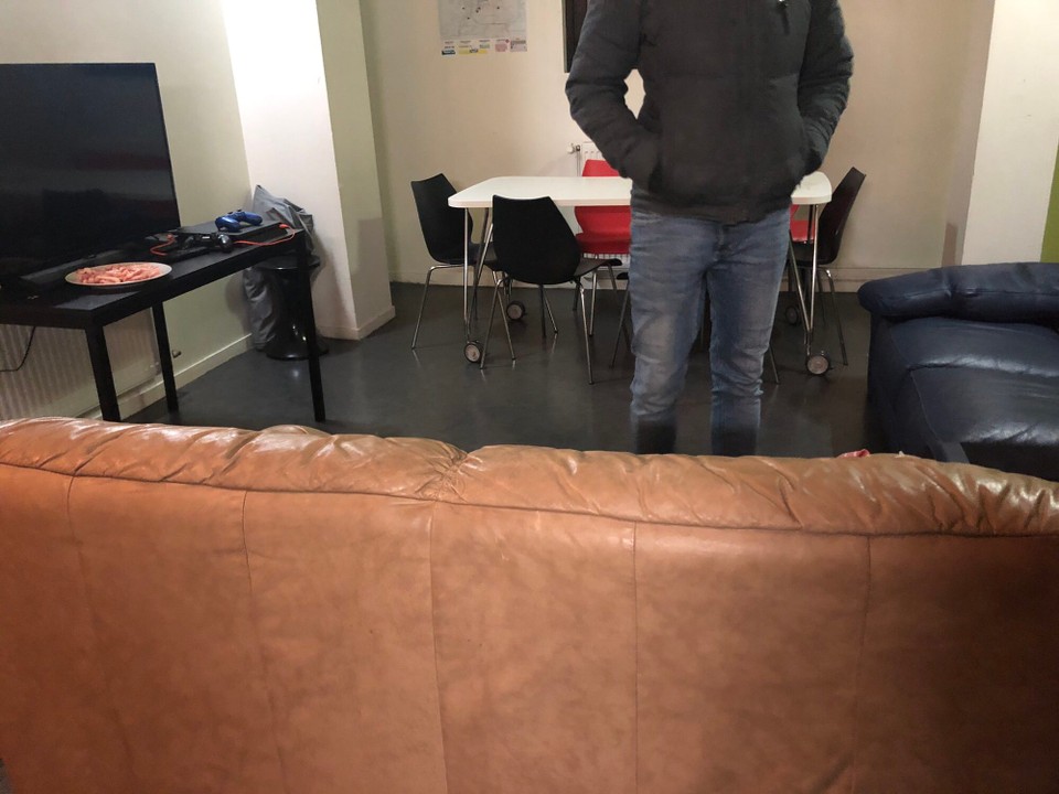Frankreich - Grenoble - Eine WG im gleichen Haus, aber mit Sofas, Fernsehr und Mikrowelle