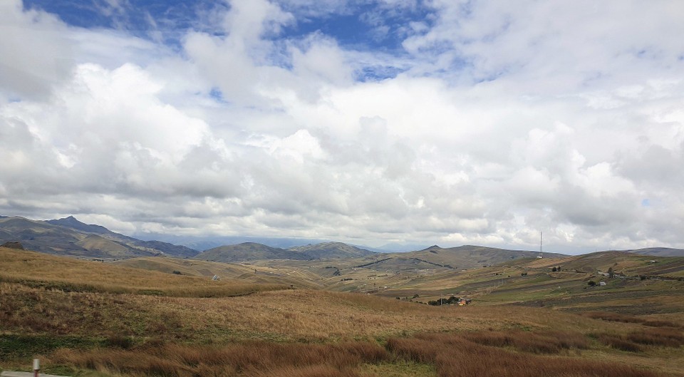 Ecuador - Quilotoa Lake - View on the way to Banos