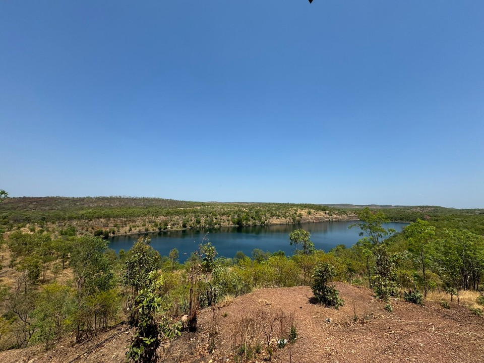 Australien - Litchfield Park - Pine Creek Mine Lookout
Dia alt Goldmina wo im 1995 zua ganga isch, isch ez unter Wasser und z Dörfli würkt wia usgstorba.