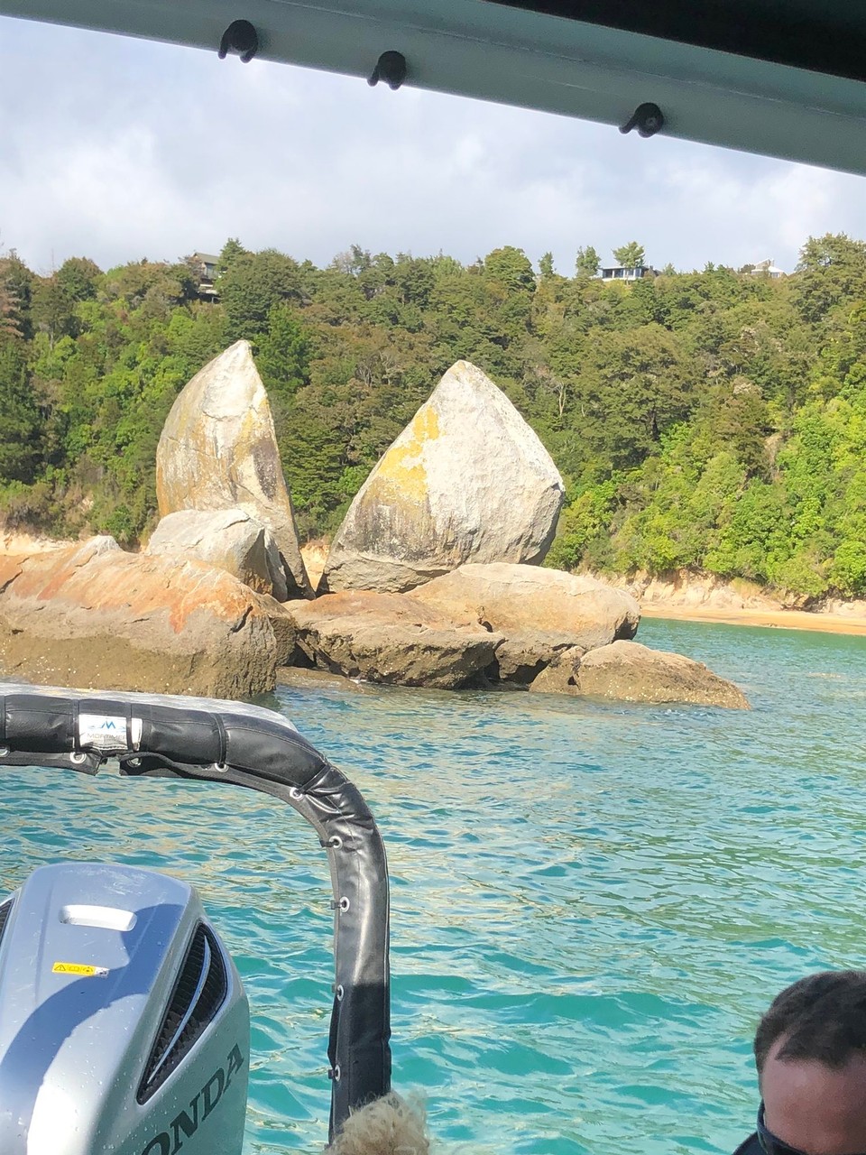 Neuseeland - Marahau - Split Apple Rock vom Meer aus