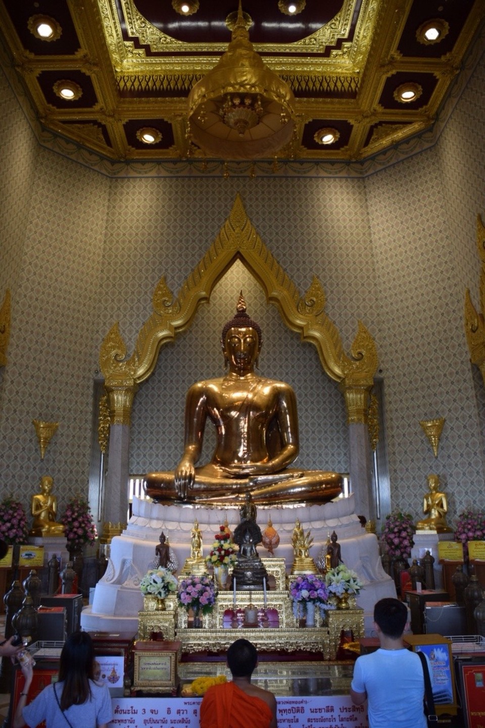 Thailand - Bangkok - “Wat Traimit” ein 3 Meter hoher Buddha aus purem Gold.