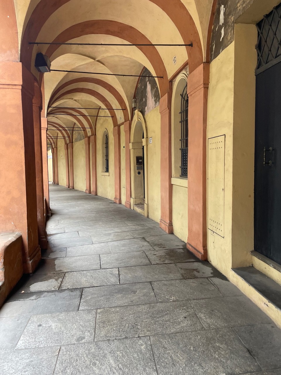 Italien - Bologna - Leichte Biegungen