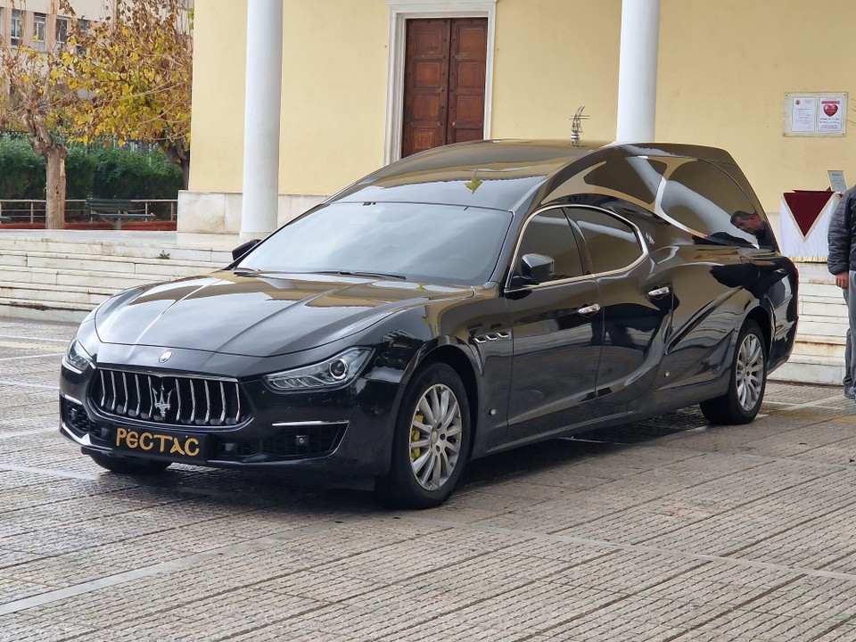 Griechenland - Athen - sieht man auch nicht alle Tage, ein Maserati Leichenwagen