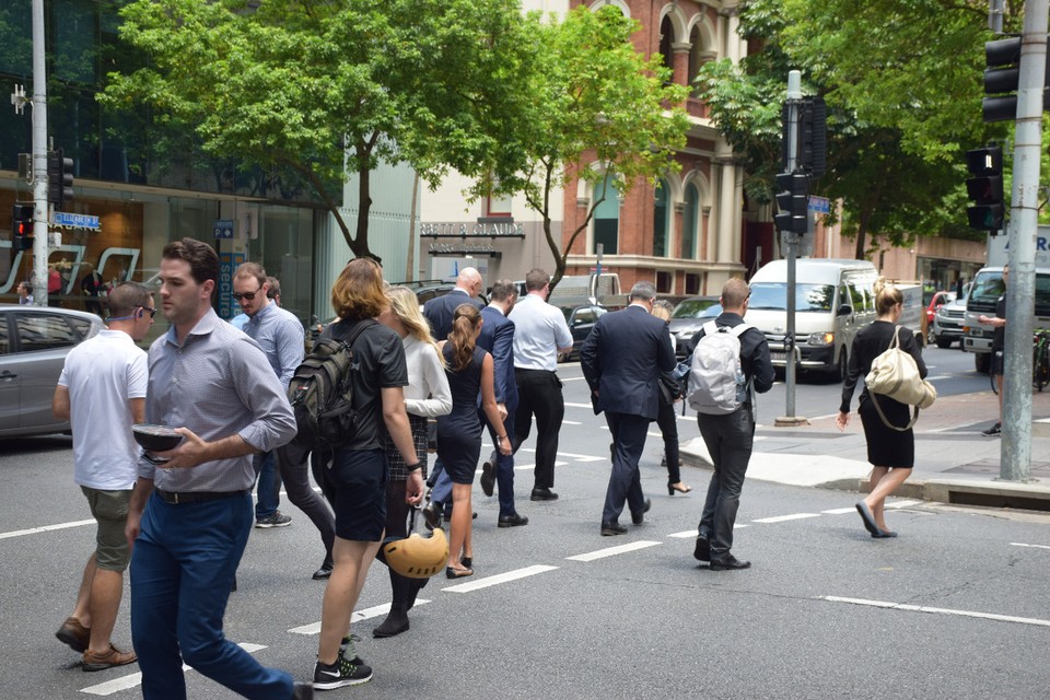 Australien - Brisbane - Geschäftsleute auf dem Weg zum Lunch