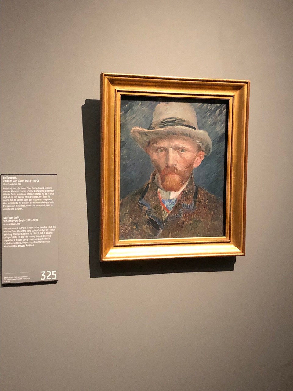 Niederlande - Amsterdam - Vincent van Gogh - Selbstporträt 
Im Rijkmuseum ausgestellt. 
Van Gogh wollte mit neuen Farben experimentieren und hat anstatt Geld für Modelle auszugeben  sich selbst gemalt. 