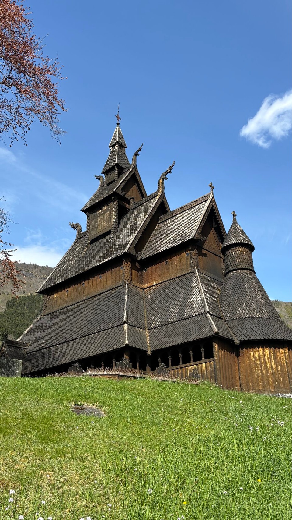 Norwegen - Nessane - Hopperstad Stabkirche - erbaut ca. 1130