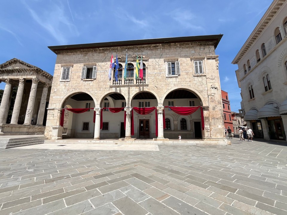 Kroatien - Pula - Rathaus