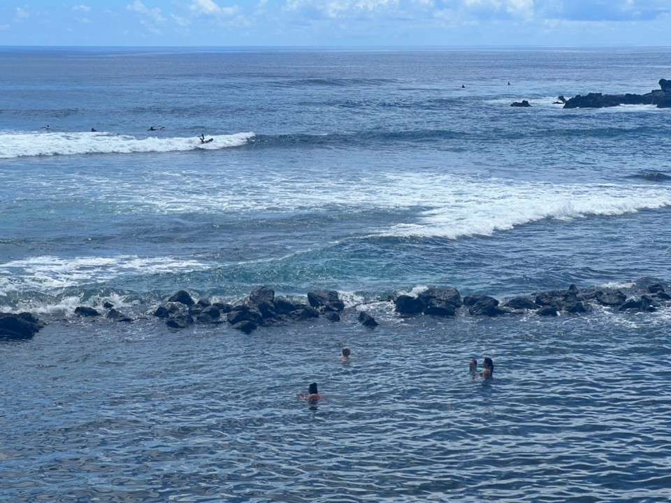 Chile - Easter Island - Safe bathing and surfing in Hanga Roa