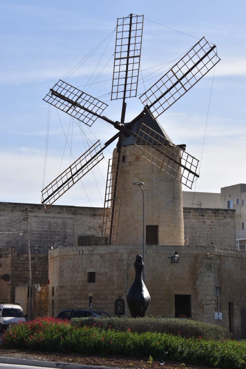 Malta - Ghasri - Bei der vielen Sonne gibt es hier aber wenig Solaranlagen, und Windräder haben wir auch nur eines gesehen. :-)