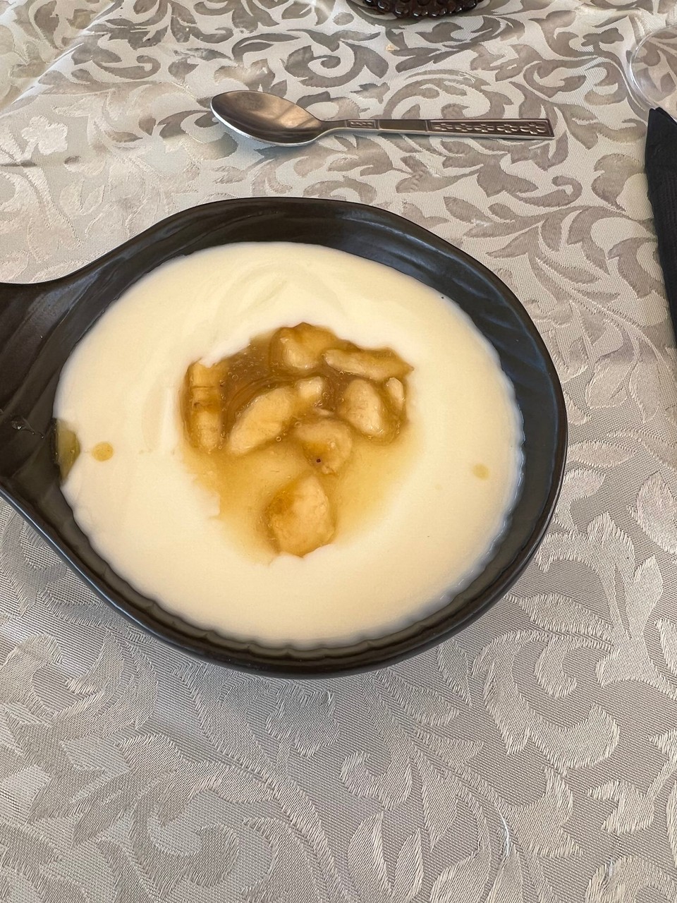 Spanien - La Victoria de Acentejo - Vanillejoghurt mit Banane zum Dessert