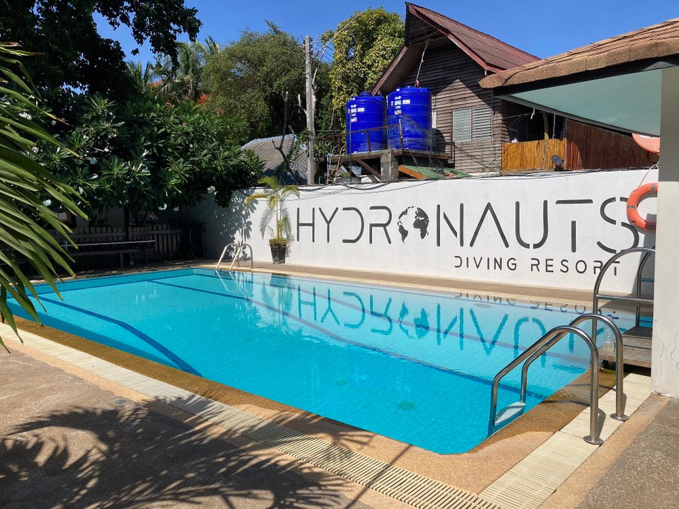Thailand - Ko Pha-ngan - Juhu, erstmal paar Bahnen im Pool ziehen 😎