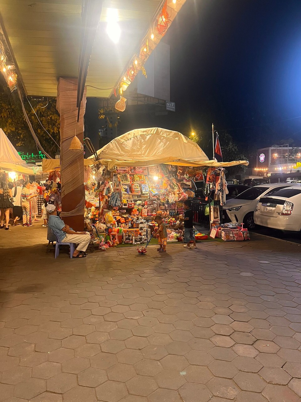 Cambodia - Phnom Penh - Went to the night market after to look for a Cambodian football shirt but unable to find one and was quite tired. 
Went back to the hostel and got chatting to a Swedish girl in my room who is also going to be in Koh Rong the same time as me so hopefully will meet up with her there 
Was asleep by 10 
