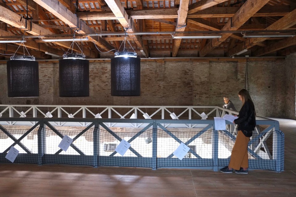 Italien - Venedig - Der Litauische Pavillon hat diese Jahr den goldenen Löwen gewonnen. Leider ist die Liveperformance, die den wesentlichen Teil ausmacht, nur an zwei Tagen die Woche zu sehen.