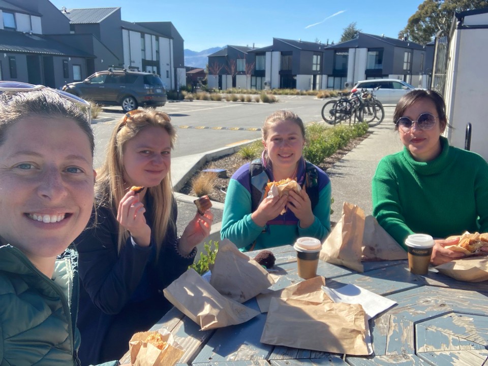 Neuseeland - Pukaki - Meine Reisebegleiter für heute: Emily, Hanna, Clara 😀