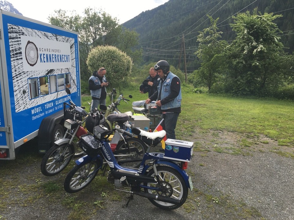 Österreich - Pettneu am Arlberg - Pünktlich um 9.00h ist wieder Abfahrt.
Auf nach Italien.