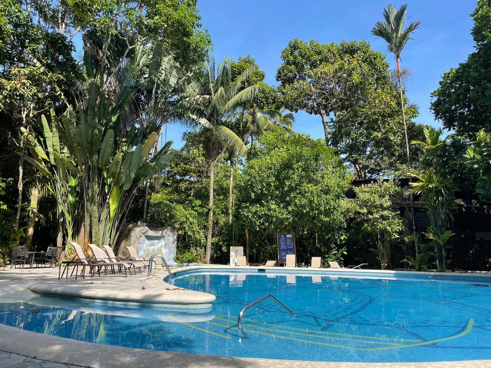 Costa Rica - Pococí - Den letzten Tag in Tortuguero entspannt am Pool beginnen 🩱 
