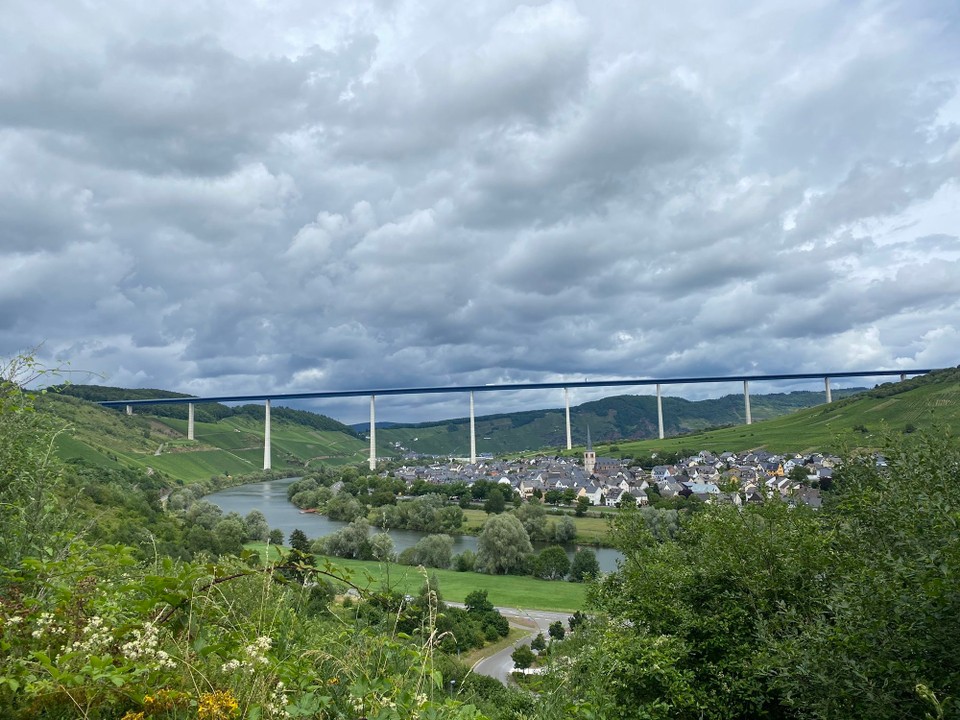 Deutschland - Ürzig - Moselüberquerung mal anders :-(