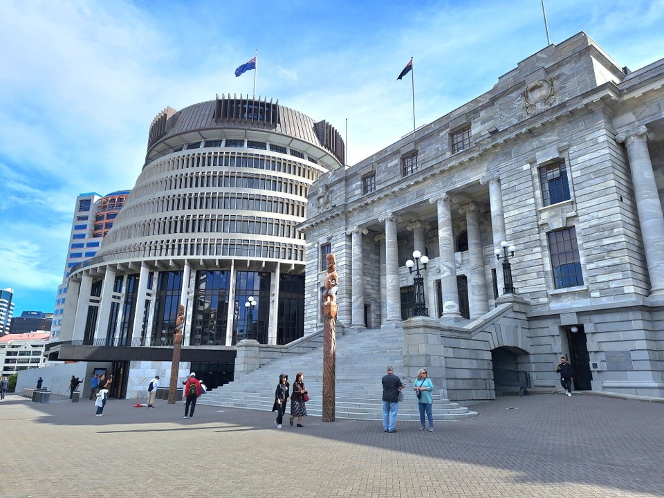 Neuseeland - Wellington - Beehive  und Regierungsgebäude