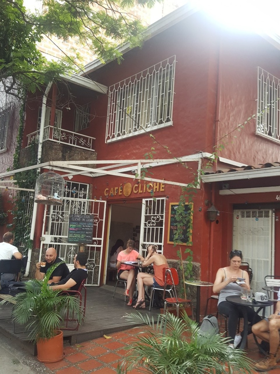 Kolumbien - Medellín - Nach 3 Stunden ist dfie Tour vorbei und ich genieße verschiedene Kaffees und Restaurants in der Gegend. Es war koestlich..... 