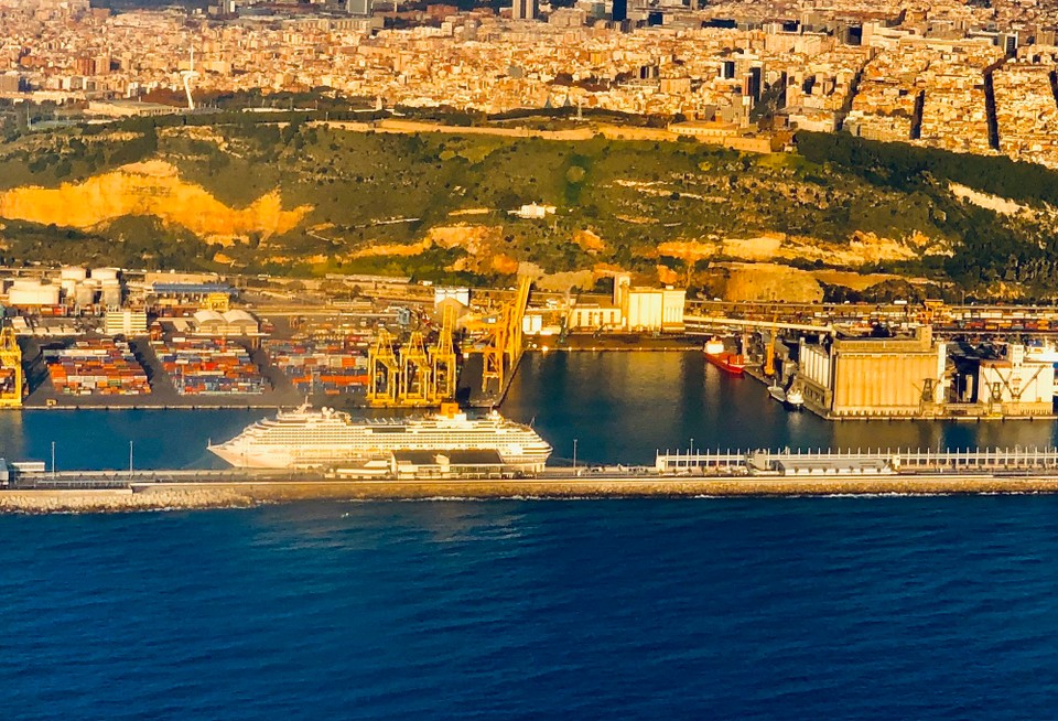 Spanien - El Prat de Llobregat - Costa Favolosa im Hafen von Barcelona