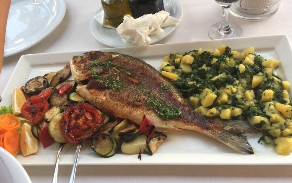 Kroatien - Novigrad - Novigrad Essen bei Sonnen Untergang