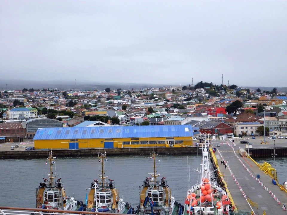 Chile -  - Vom Schiff aus Richtung Punta Arenas