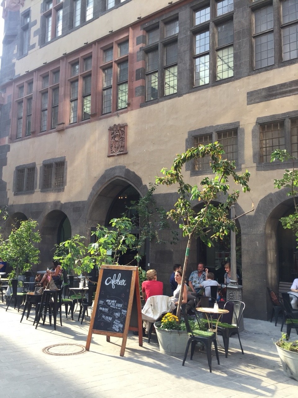 Deutschland - Frankfurt am Main - Rekonstruiertes Haus in den 60er Jahren. Gemütliches Restaurant!