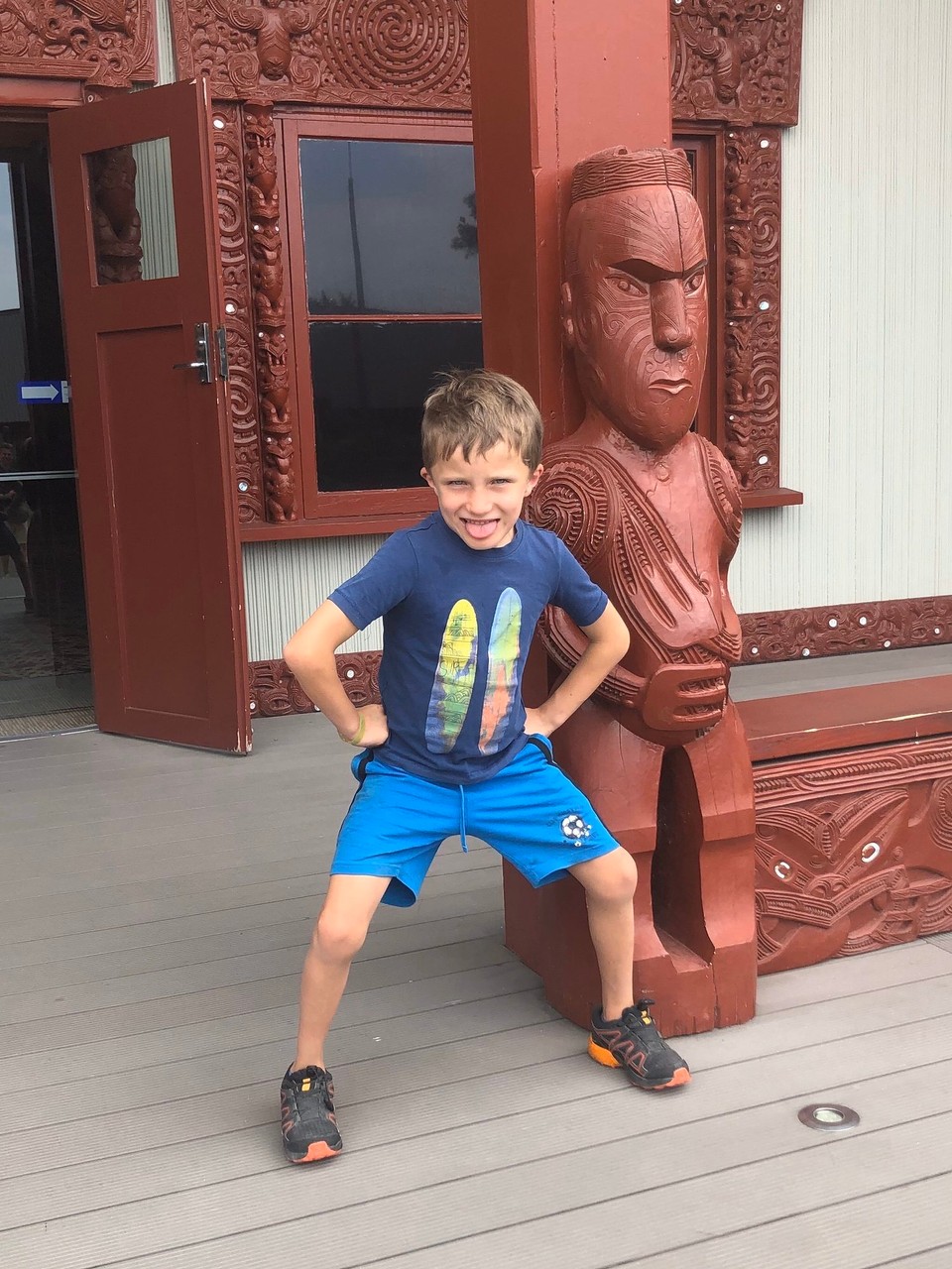 Neuseeland - Whakarewarewa - Der Haka-Tanz hat Lars sichtlich inspiriert. 