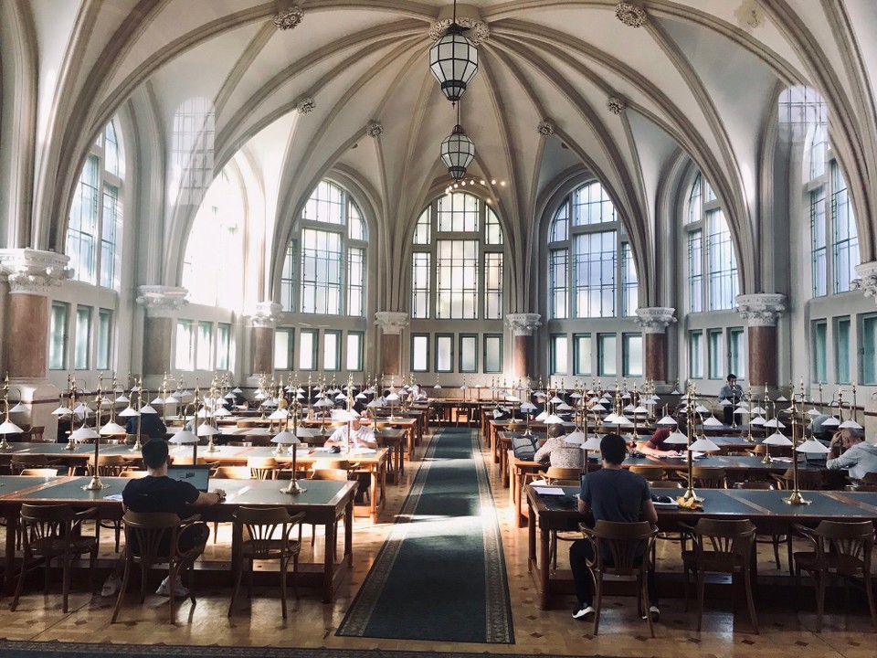 Ungarn - Budapest XI. kerület - Hogwarts is real | Library BME