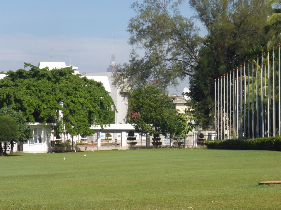  -  - Mit gepflegten Park