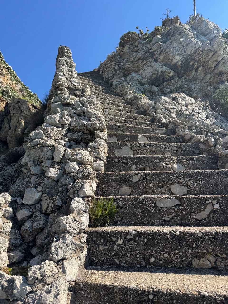 Italien - Castellammare del Golfo - Aufstieg zum Bunker
