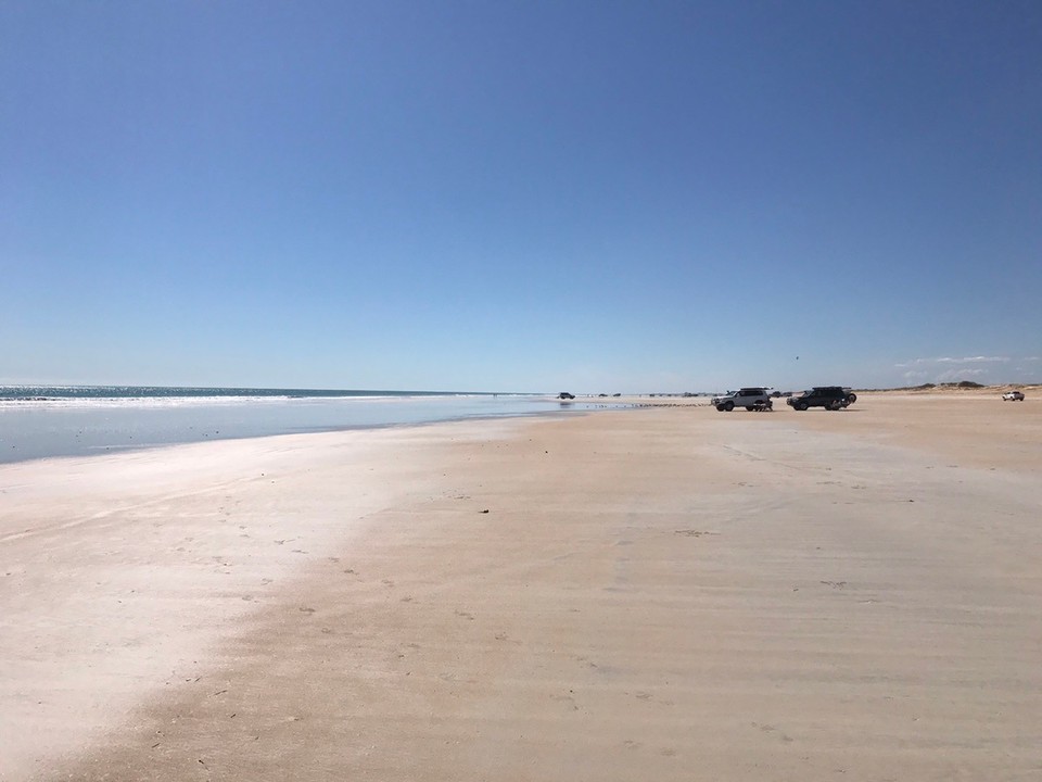  - Australia, Cable Beach, Broome - Cars and nudies on the beach!