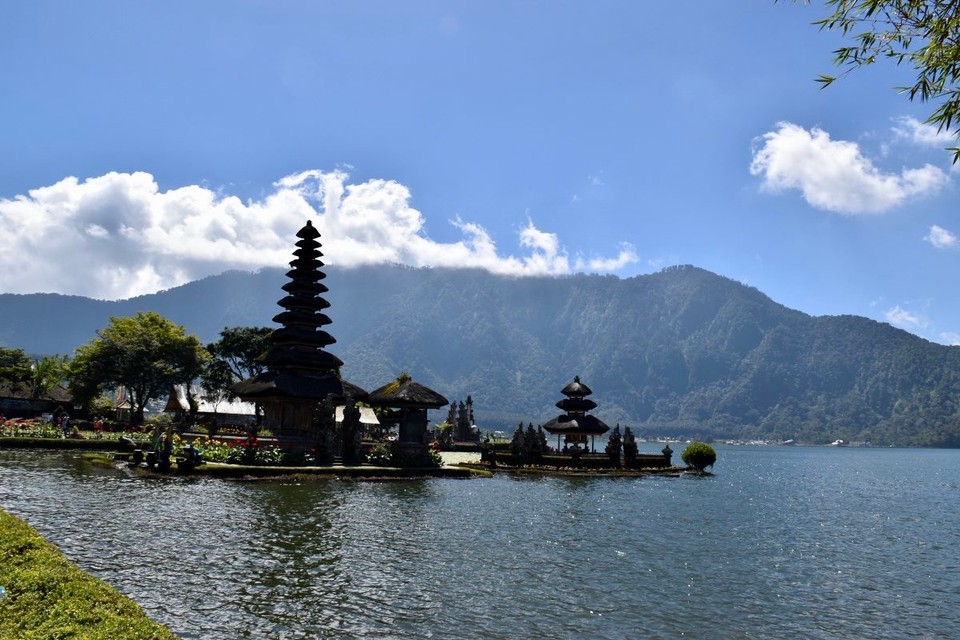 Indonesien - Tabanan - Weiter im Norden erreichen wir den Tempel Ulun Danu.
