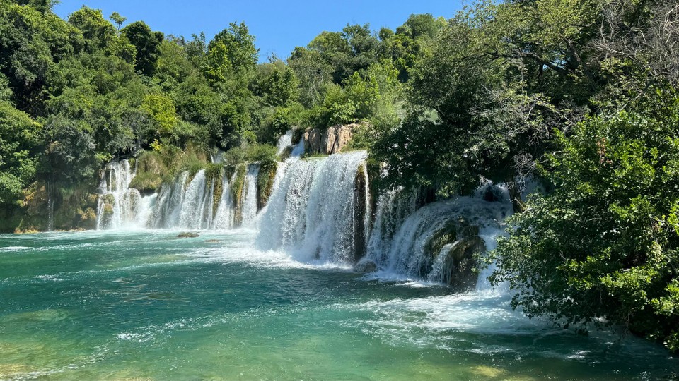 Kroatien - Tuk Bjelopoljski - Attraktion des Nationalparks sind die sieben Wasserfälle. Die größten und schönsten Wasserfälle sind der Skradinski buk und Roški slap.