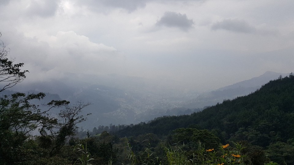 Kolumbien - Medellín - 1. Tag:
Ich habe vom Hostel eine Tagestour zu der Seenlandschaft Guatapé gebucht. Den Weg dorthin haben wir über die Berger genommen und nicht die Schnellstraße. Die Belohnung dafür war grandiose Landschaften und.... 