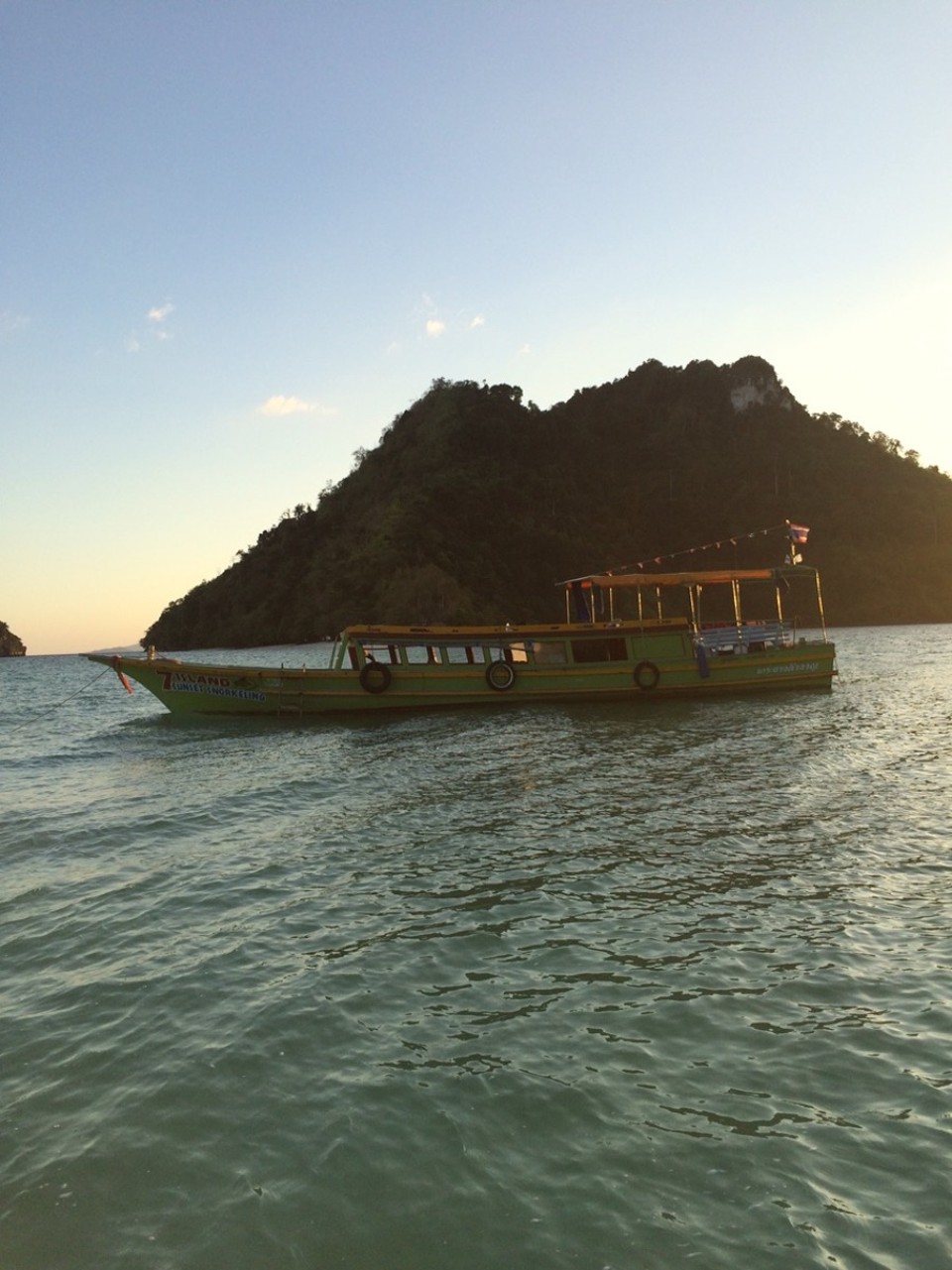 Thailand - Amphoe Mueang - Unser Ausflugsdampfer. Platz für 35 Leute. Wir waren 12 und hatten somit Platz ohne Ende! :-)