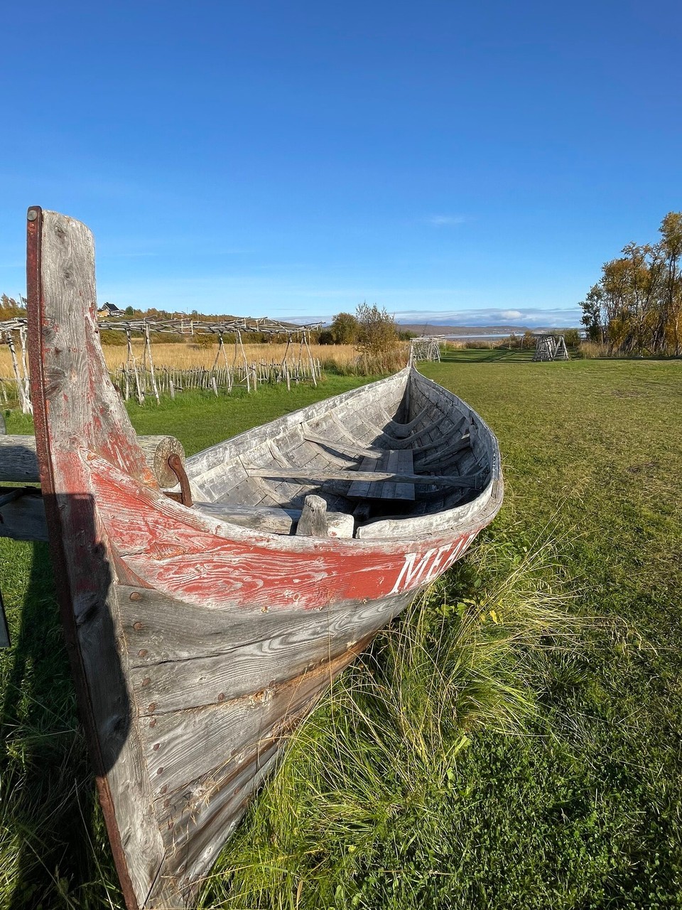 Norwegen - Vardø - Altes Fischerboot am Sami Dorf in Varangerbotn