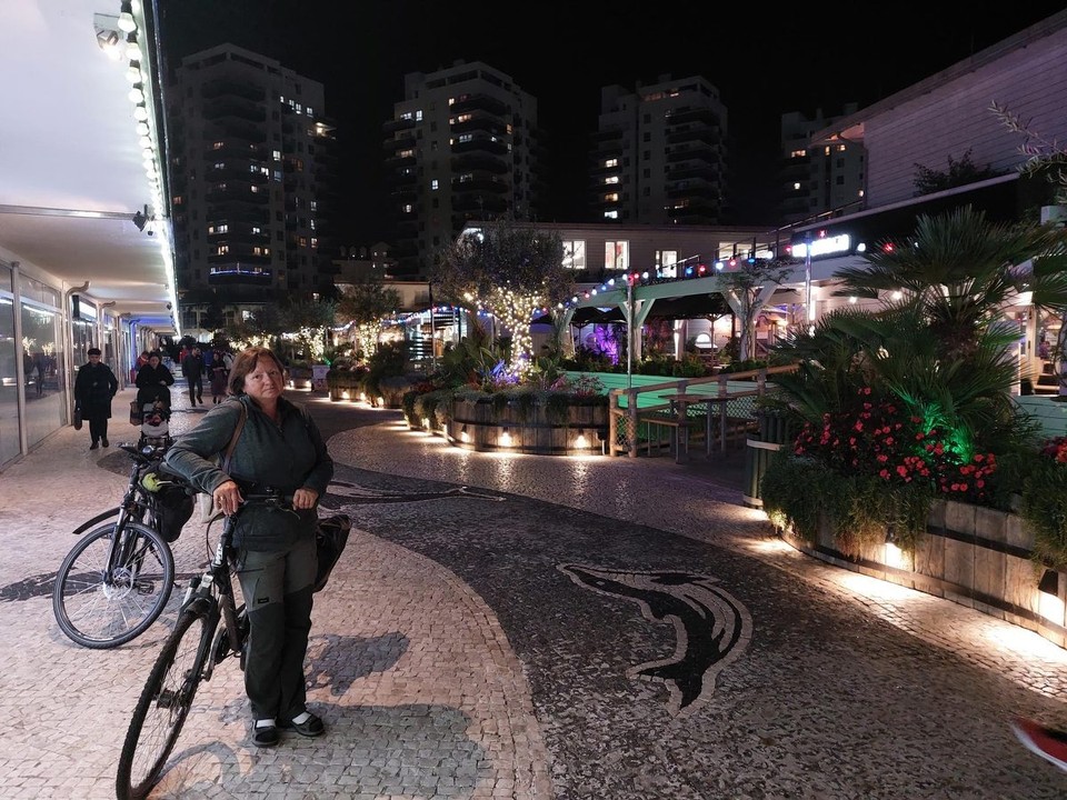 Gibraltar - unbekannt - "Ocean Village" - in Berlin würde man "Kietz" sagen. Ein Wohngebiet an einer Marina mit vielen Restaurants und natürlich Yachten