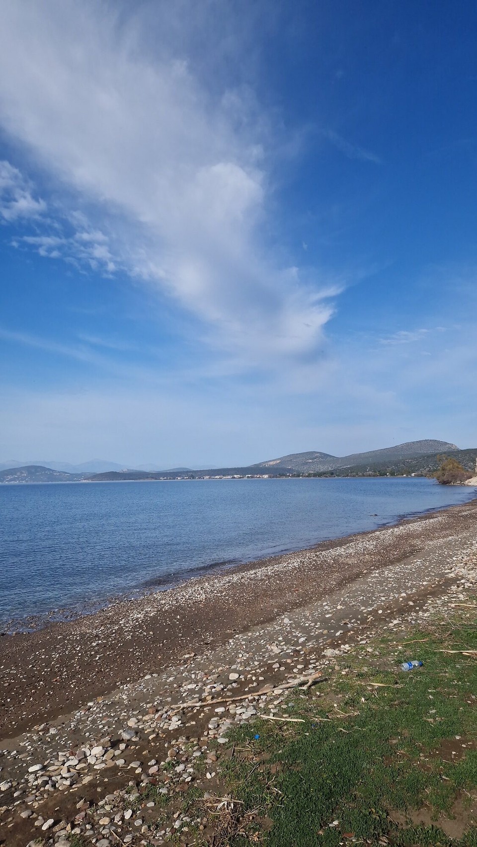 Griechenland - Nea Tiryntha - …hier geht der Kiesstrand schön flach in‘s Meer