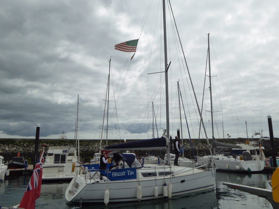 Ireland - Kilmore Quay - Biscuit Tin was the only other boat we saw yesterday doing the same journey. Named after Irish Kimberley Biscuits, as the owners are Kimberley and Alan. We met them on the pontoon and they explained the combination flag; with Irish colours and shamrocks instead of stars as Kimberley is from the USA.