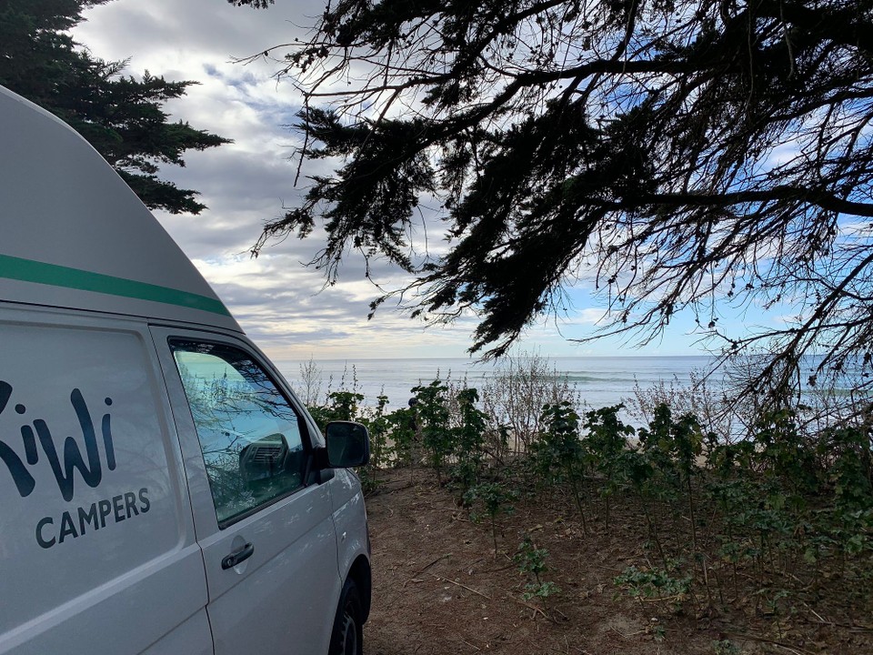 Neuseeland - Dunedin - Wir sind dann leider etwas verspätet um 18 losgefahren und wollten eigentlich nach Dunedin. Da Maruia aber zu müde war haben wir unterwegs einen wunderschönen Free Campingplatz am Meer genutzt um zu Übernachten. 