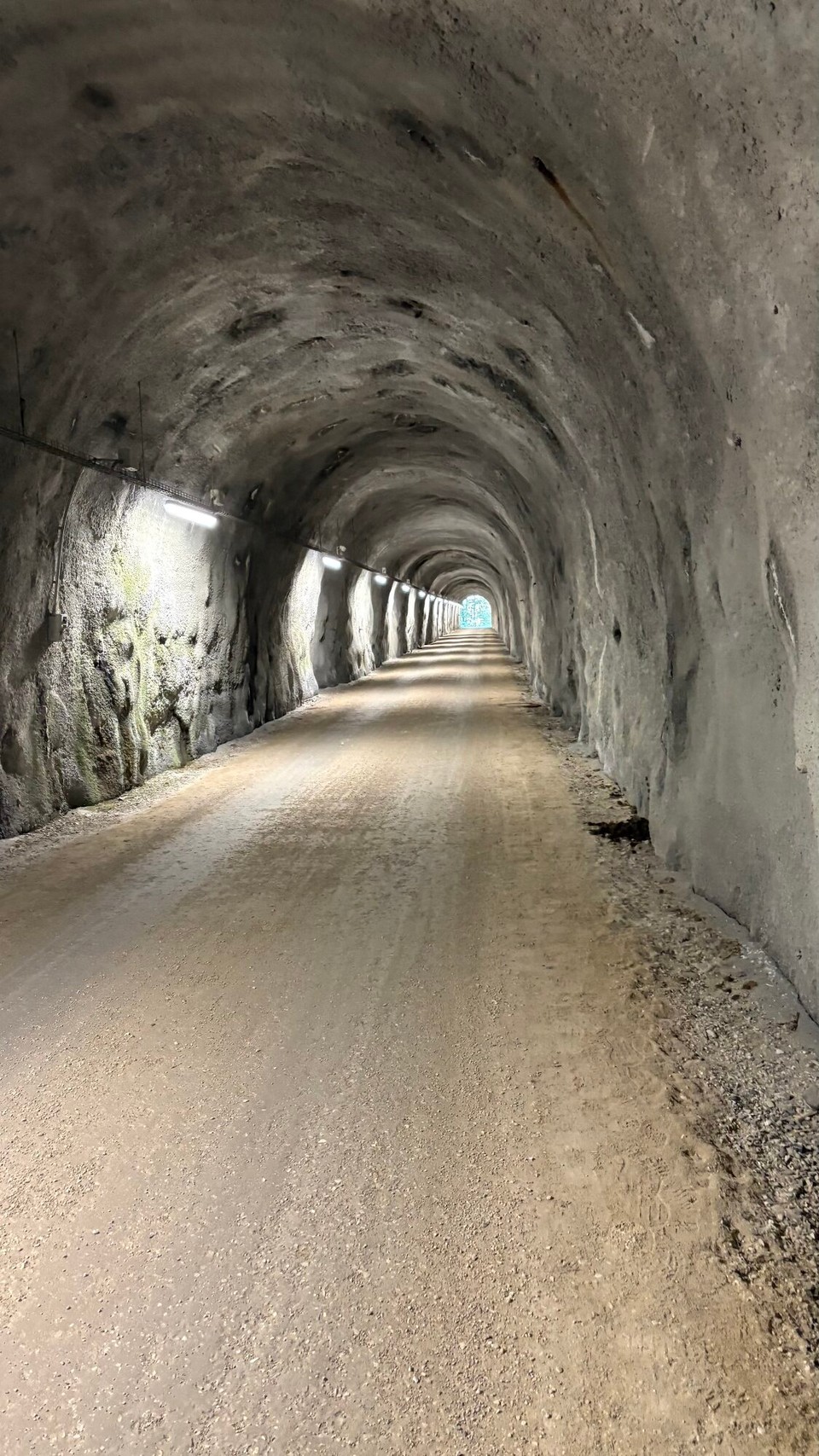 Italien - Toblach - Rein in den Tunnel 